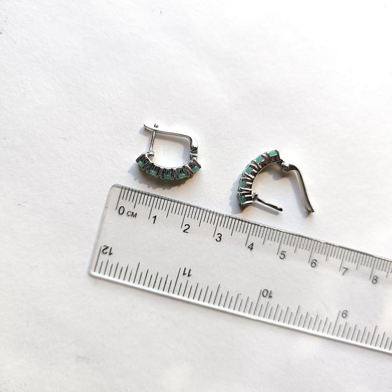 Серебряные серьги с изумрудом 2.4ct