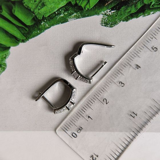 Серебряные серьги с фианитами