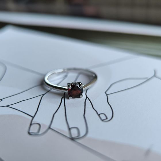 Серебряное кольцо с гранатом 0.594ct