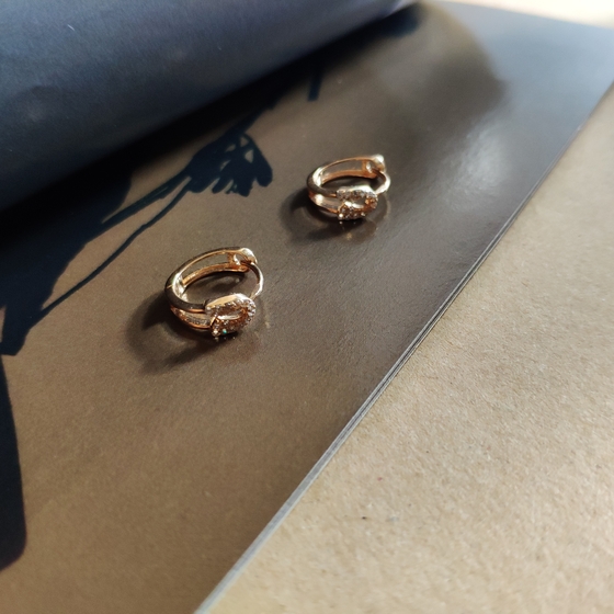 Золотые серьги с фианитами