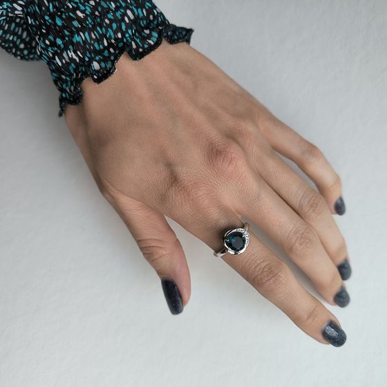 Серебряное кольцо с топазом Лондон Блю 1.091ct, фианитами