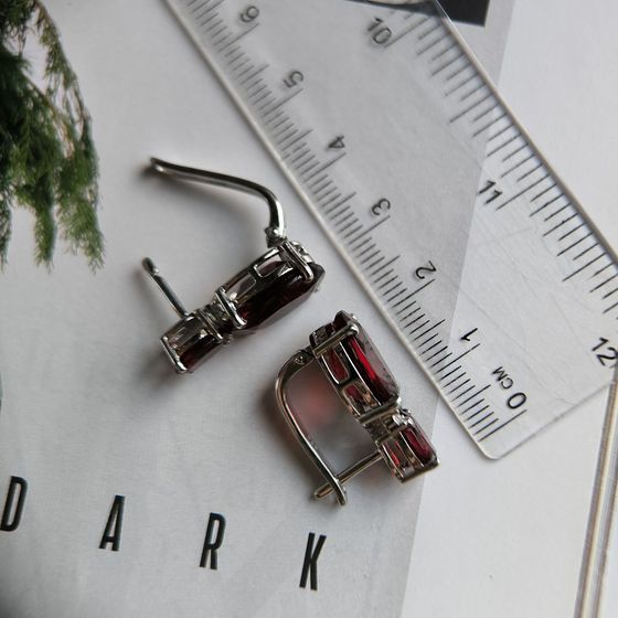 Серебряные серьги с гранатом 11.623ct