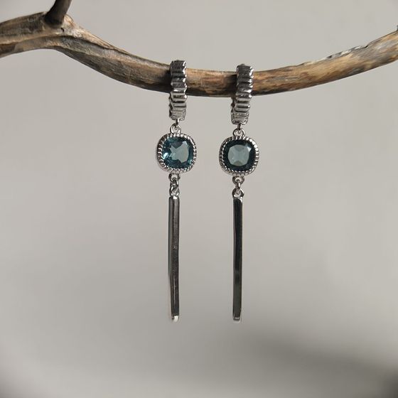 Серебряные серьги с топазом Лондон Блю 1.617ct