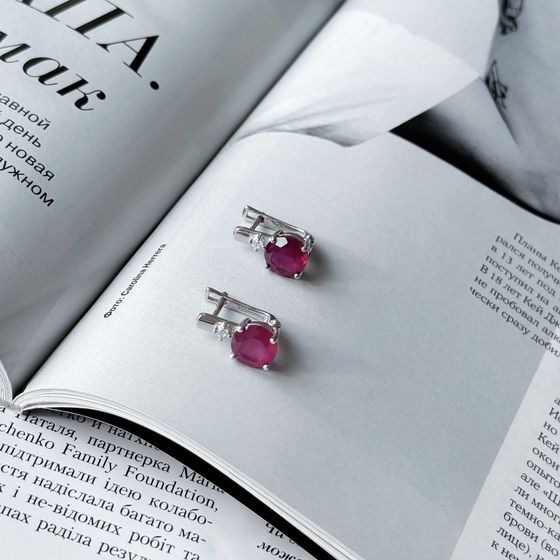 Серебряные серьги с рубином 5.723ct, фианитами