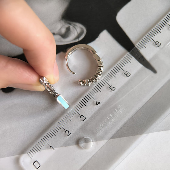 Серебряные серьги с фианитами, емаллю