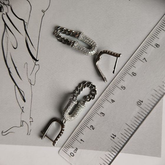 Серебряные серьги с фианитами