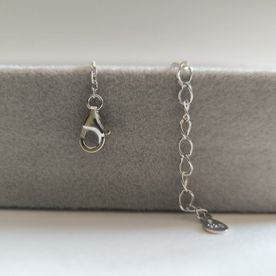 Серебряное колье с фианитами