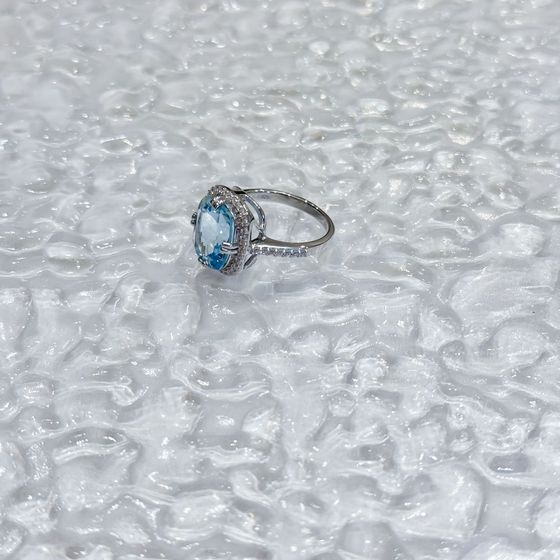 Серебряное кольцо с топазом 6.507ct, фианитами