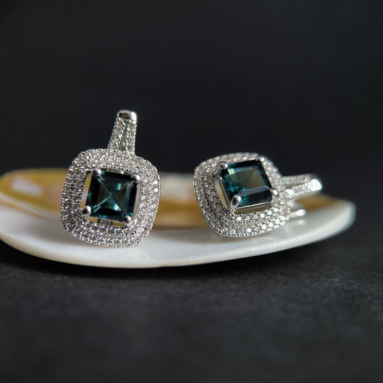 Серебряные серьги с топазом Лондон Блю 4.634ct, фианитами