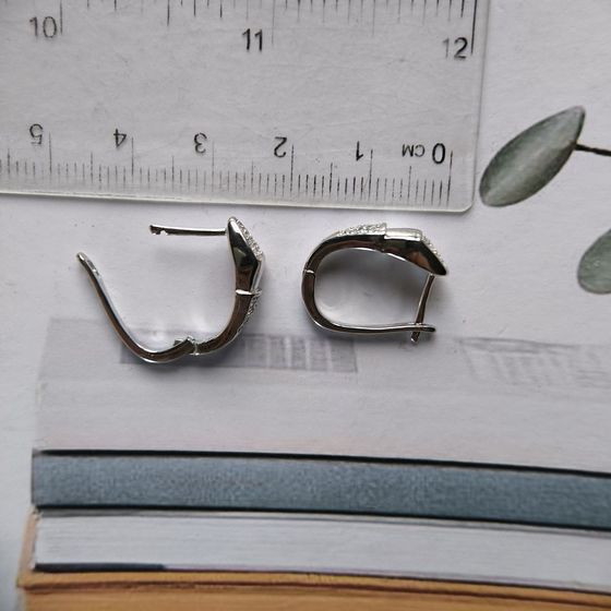 Серебряные серьги с фианитами