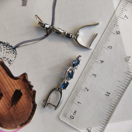 Серебряные серьги с сапфиром nano 2.148ct, фианитами