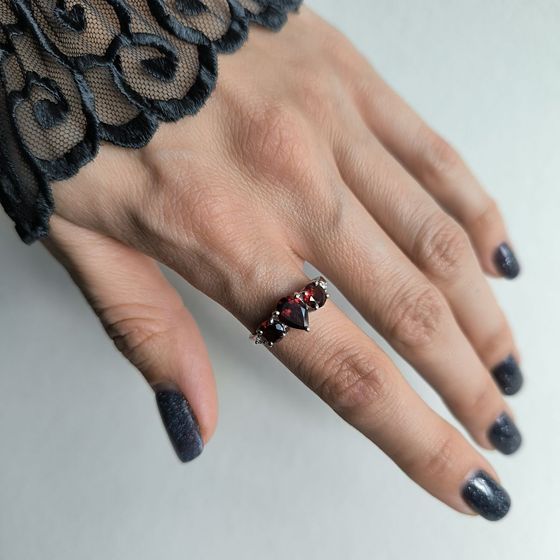 Серебряное кольцо с гранатом 2.557ct