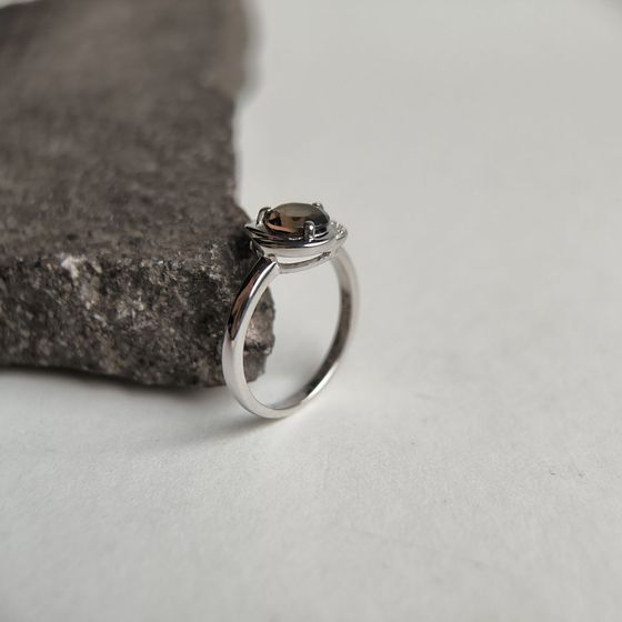 Серебряное кольцо с раухтопазом (дымчатым кварцем) 1.171ct, фианитами