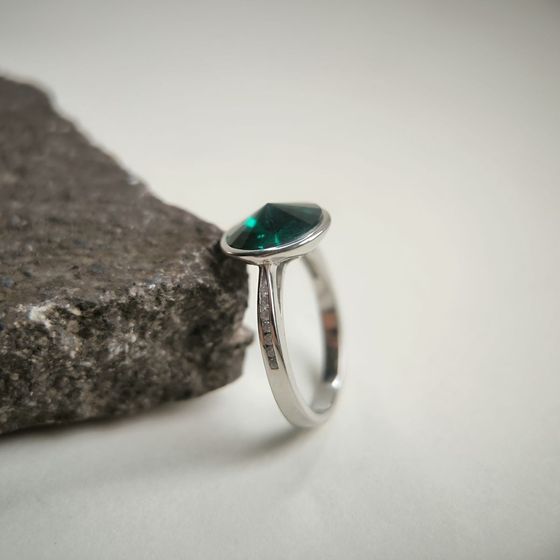 Серебряное кольцо с фианитами