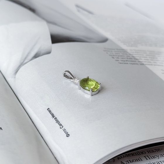 Серебряная подвеска с хризолітом