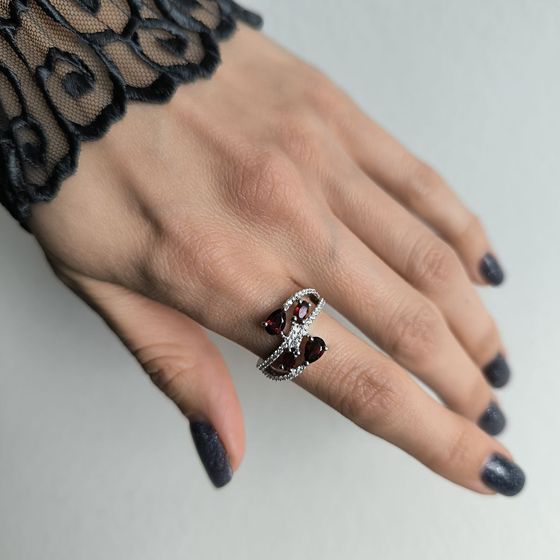 Серебряное кольцо с гранатом 2.325ct