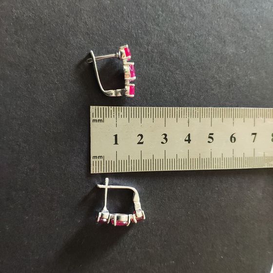 Серебряные серьги с рубином 3.675ct