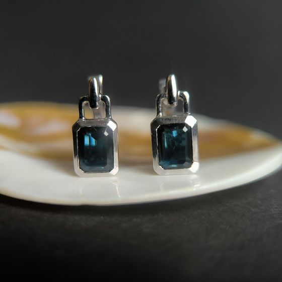 Серебряные серьги с сапфиром nano 2.917ct