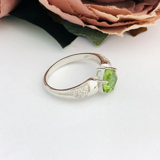 Серебряное кольцо с султанитом 1.6ct, фианитами