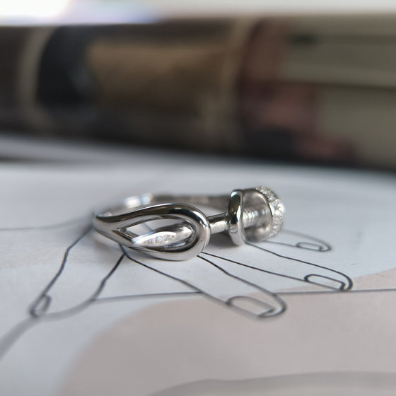 Серебряное кольцо с фианитами