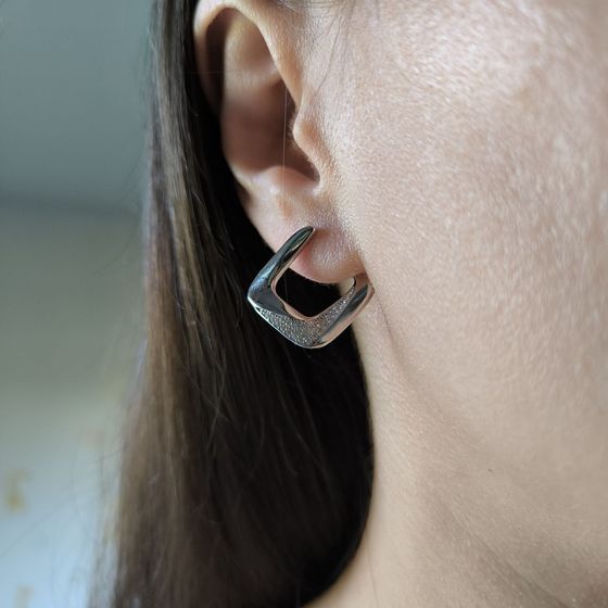 Серебряные серьги с фианитами