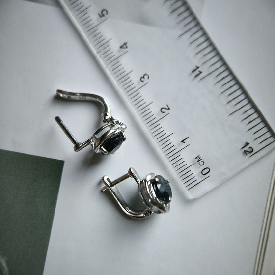 Серебряные серьги с сапфиром, фианитами