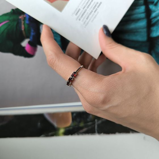 Серебряное кольцо с гранатом