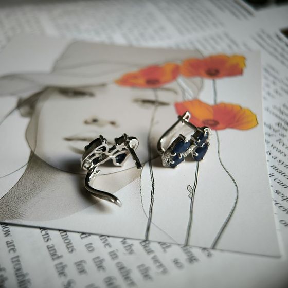 Серебряные серьги с сапфиром 3.88ct, фианитами