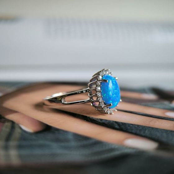 Серебряное кольцо с опалом