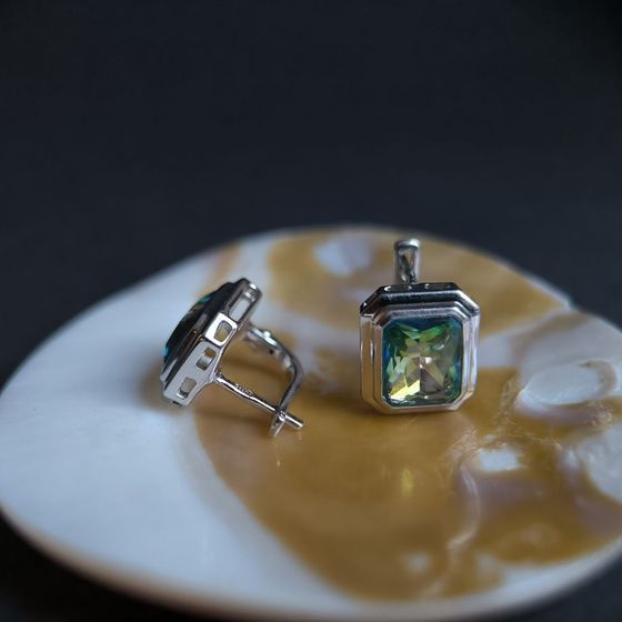 Серебряные серьги с мистик топазом 4.563ct