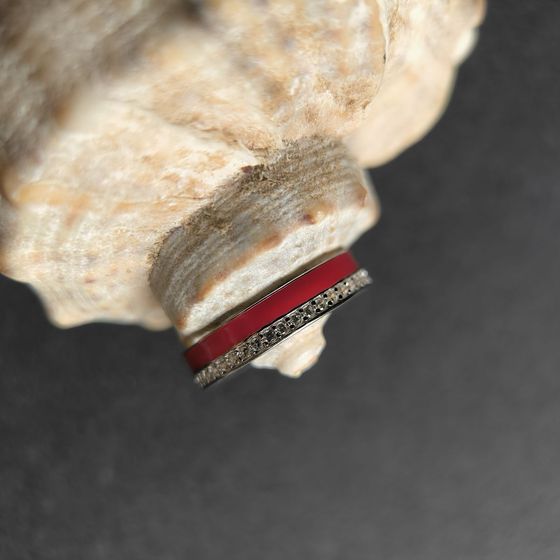 Серебряное кольцо с фианитами, емаллю