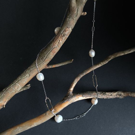 Серебряное колье с жемчугом барочным