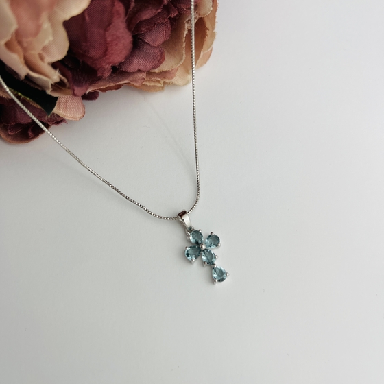 Серебряный крестик с топазом Лондон Блю 1.445ct