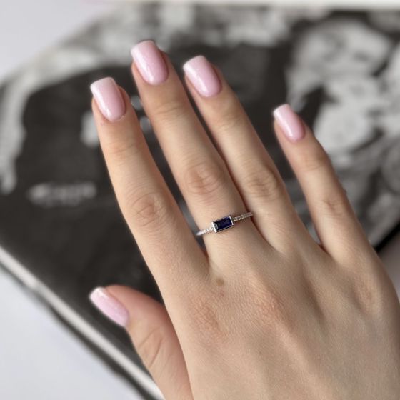 Серебряное кольцо с сапфиром 0.717ct, фианитами