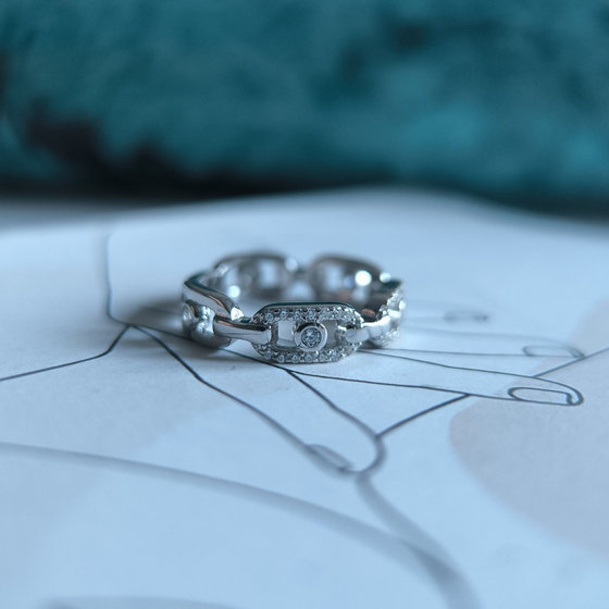 Серебряное кольцо с фианитами