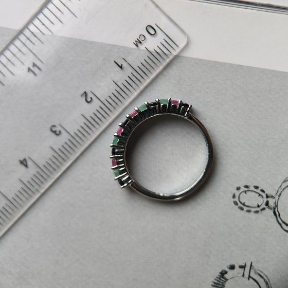 Серебряное кольцо с сапфиром 1.917ct, изумрудом, рубином