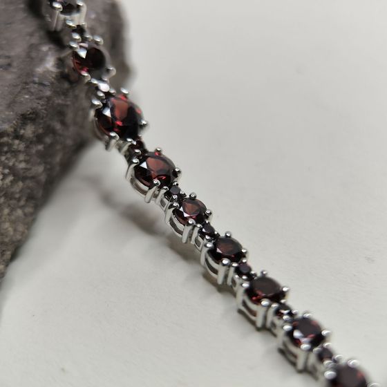 Серебряный браслет с гранатом 8.925ct