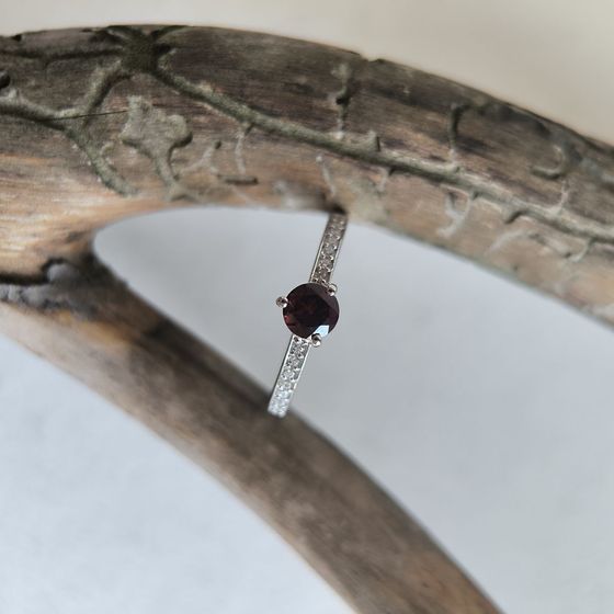 Серебряное кольцо с гранатом 0.798ct