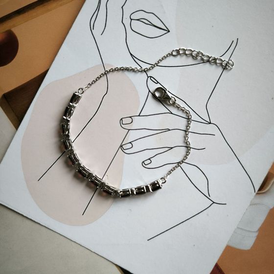 Серебряный браслет с гранатом