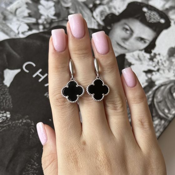 Серебряные серьги с ониксом