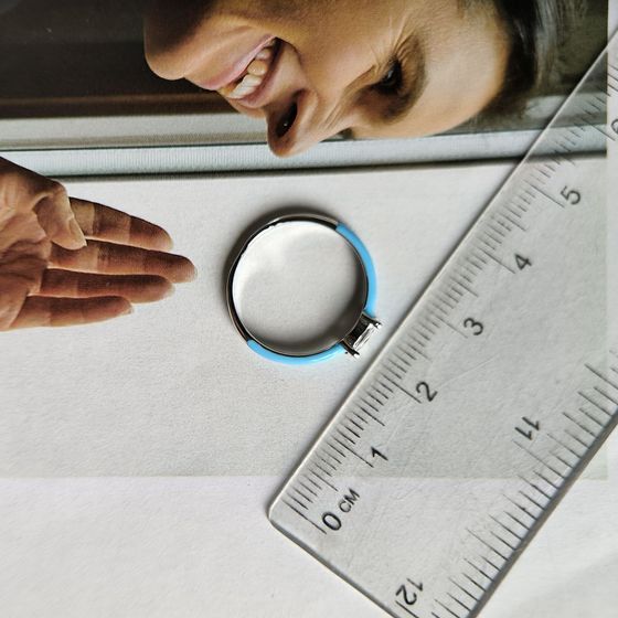 Серебряное кольцо с фианитами, емаллю