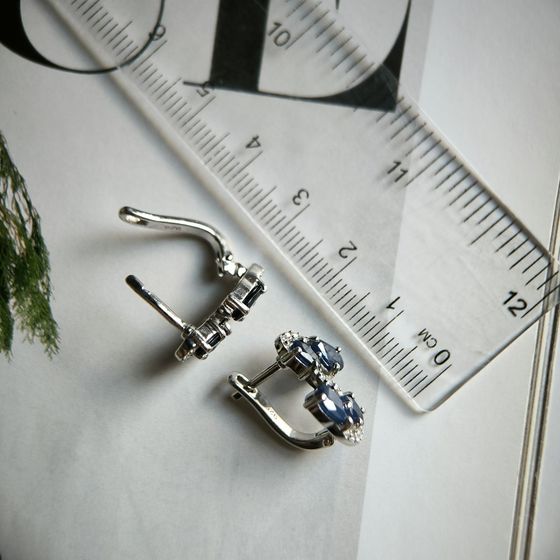 Серебряные серьги с сапфиром 3.88ct, фианитами