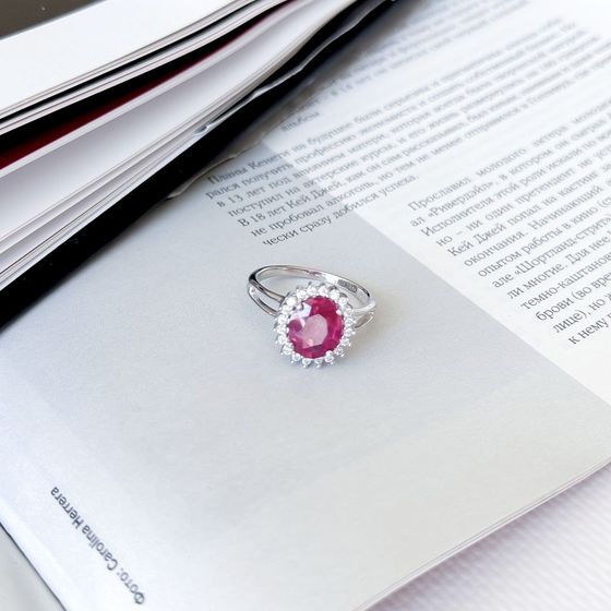 Серебряное кольцо с рубином 4.043ct, фианитами