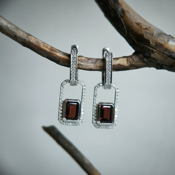 Серебряные серьги с гранатом 3.397ct
