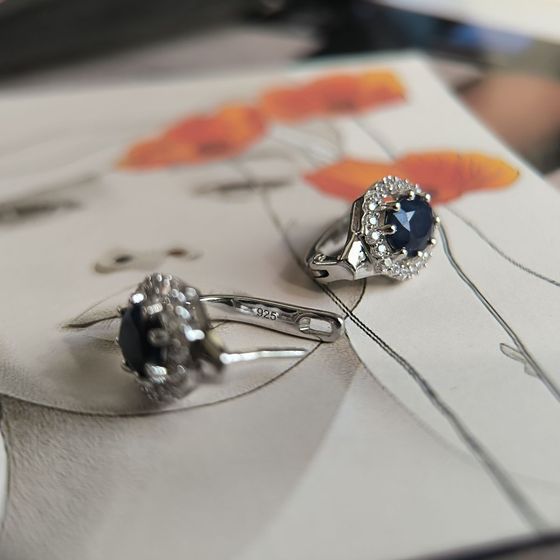 Серебряные серьги с сапфиром 4.21ct, фианитами