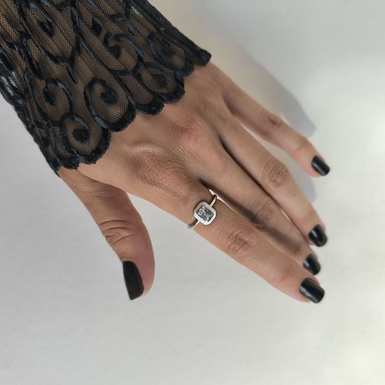 Серебряное кольцо с фианитами, емаллю