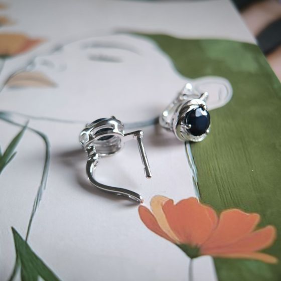 Серебряные серьги с сапфиром, фианитами