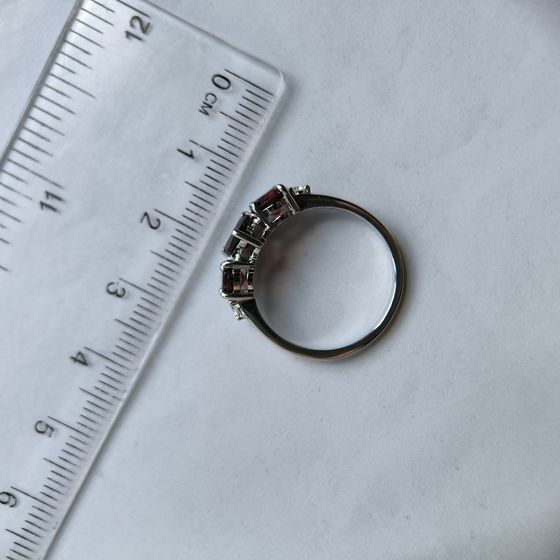 Серебряное кольцо с гранатом 2.557ct