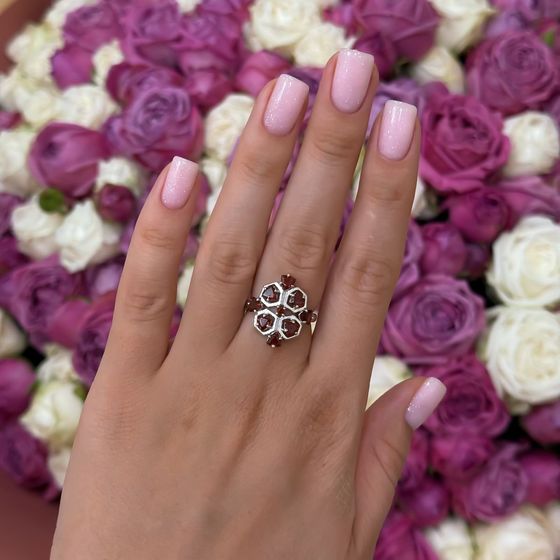 Серебряное кольцо с гранатом 2.325ct