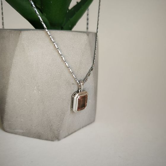 Серебряная подвеска с султанитом 3.275ct